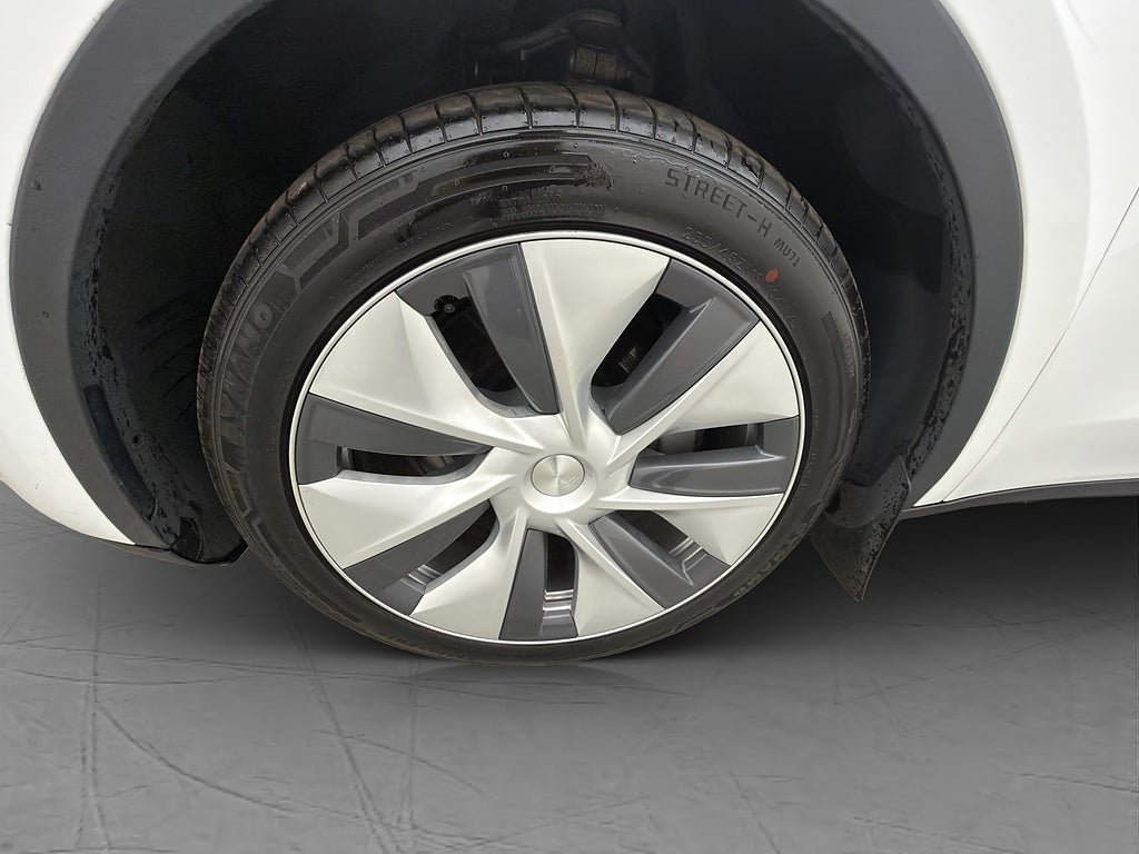 Vehicle Image 32