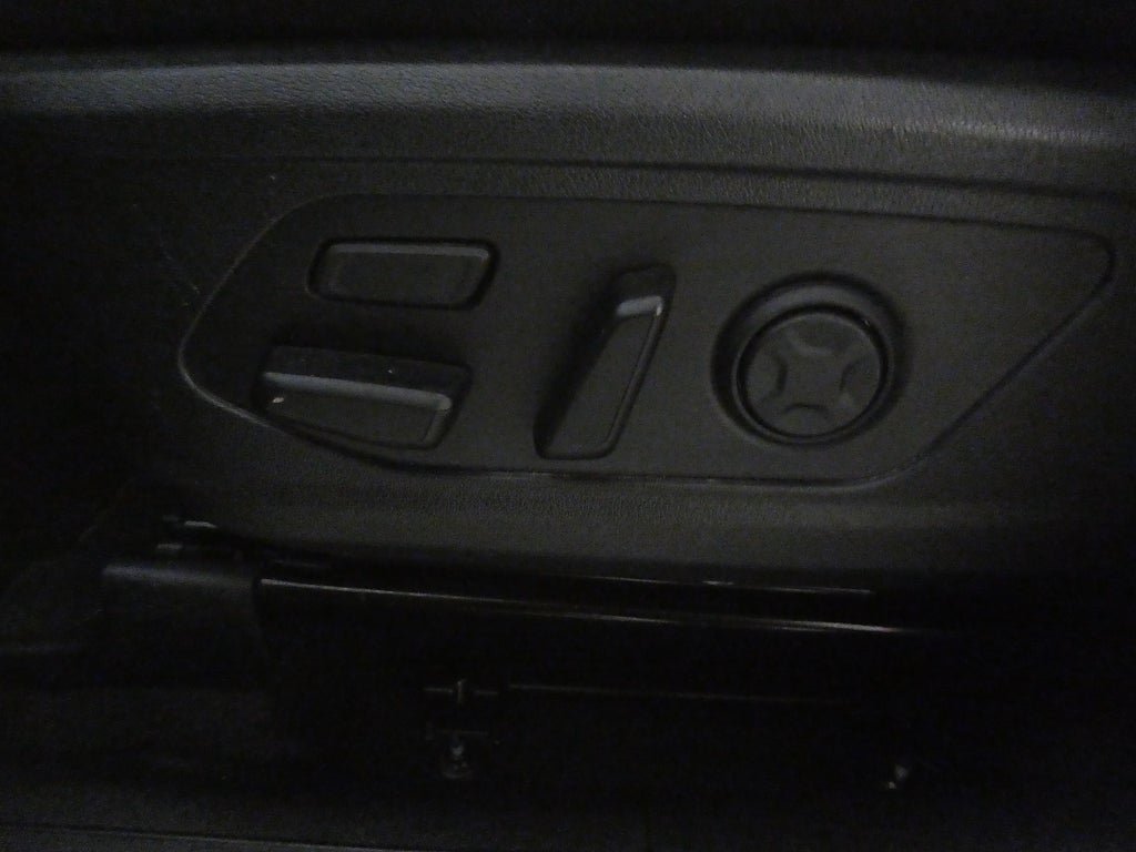 Vehicle Image 26