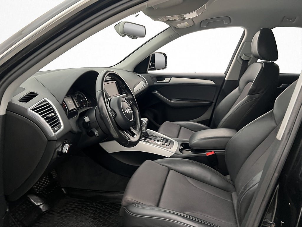 Vehicle Image 12