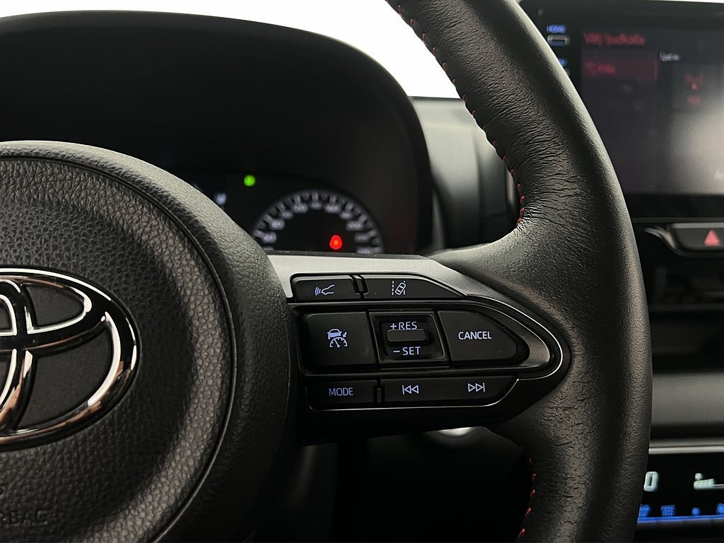Vehicle Image 16