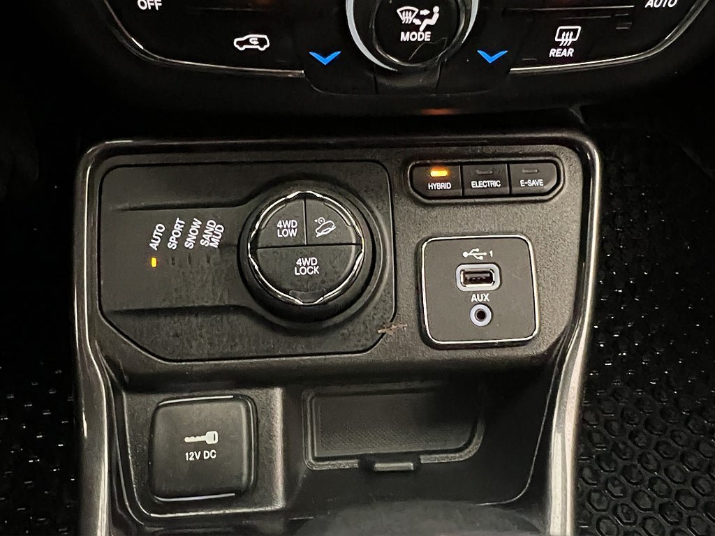 Vehicle Image 25