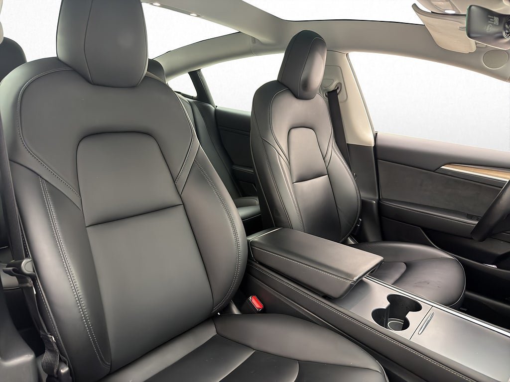 Vehicle Image 21