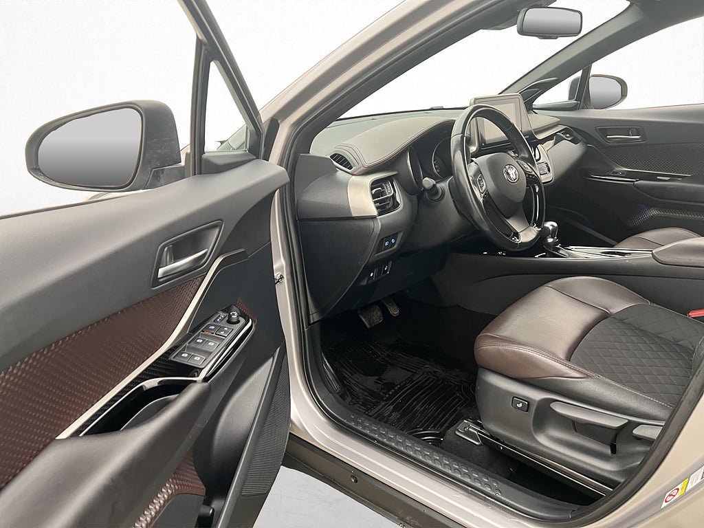 Vehicle Image 11
