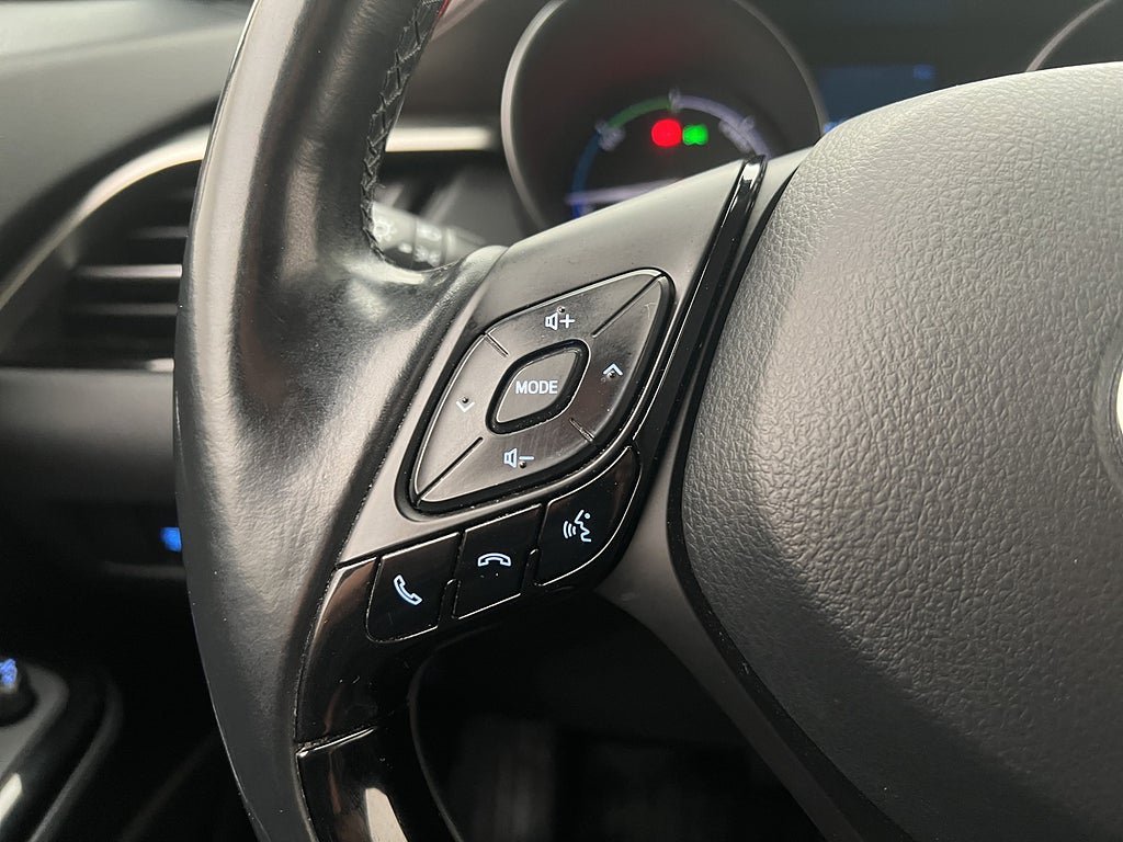 Vehicle Image 16