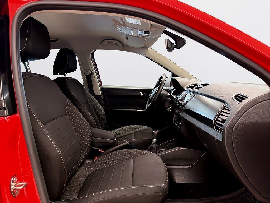 Vehicle Image 12