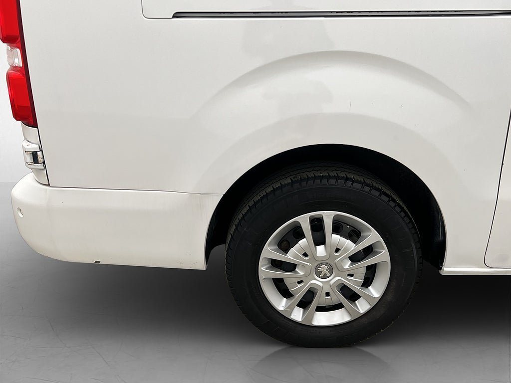 Vehicle Image 28