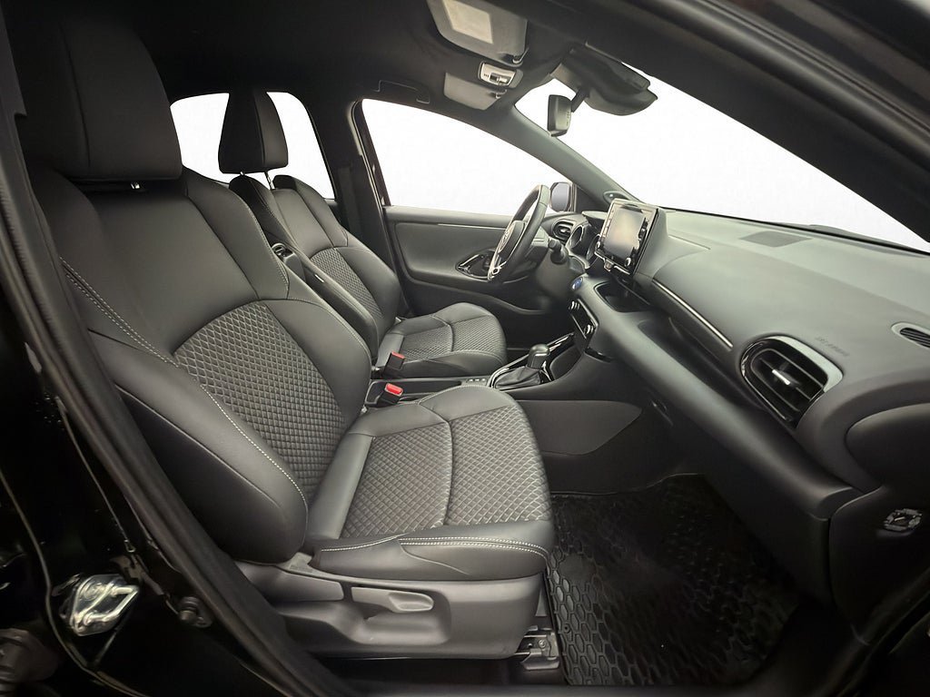 Vehicle Image 25