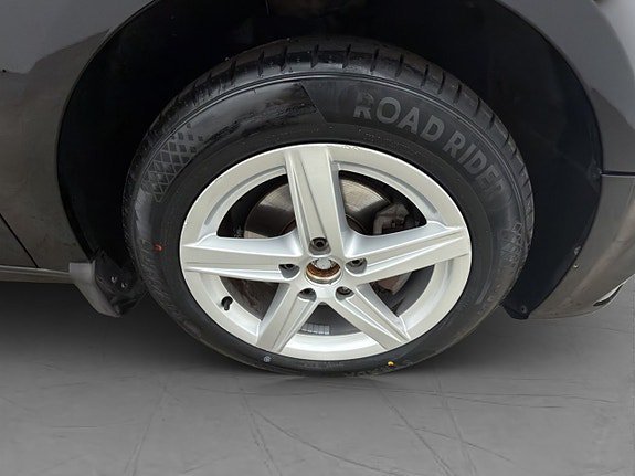 Vehicle Image 32