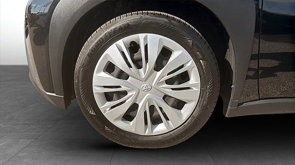 Vehicle Image 9