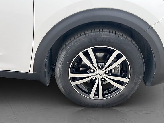 Vehicle Image 32