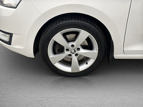 Vehicle Image 25