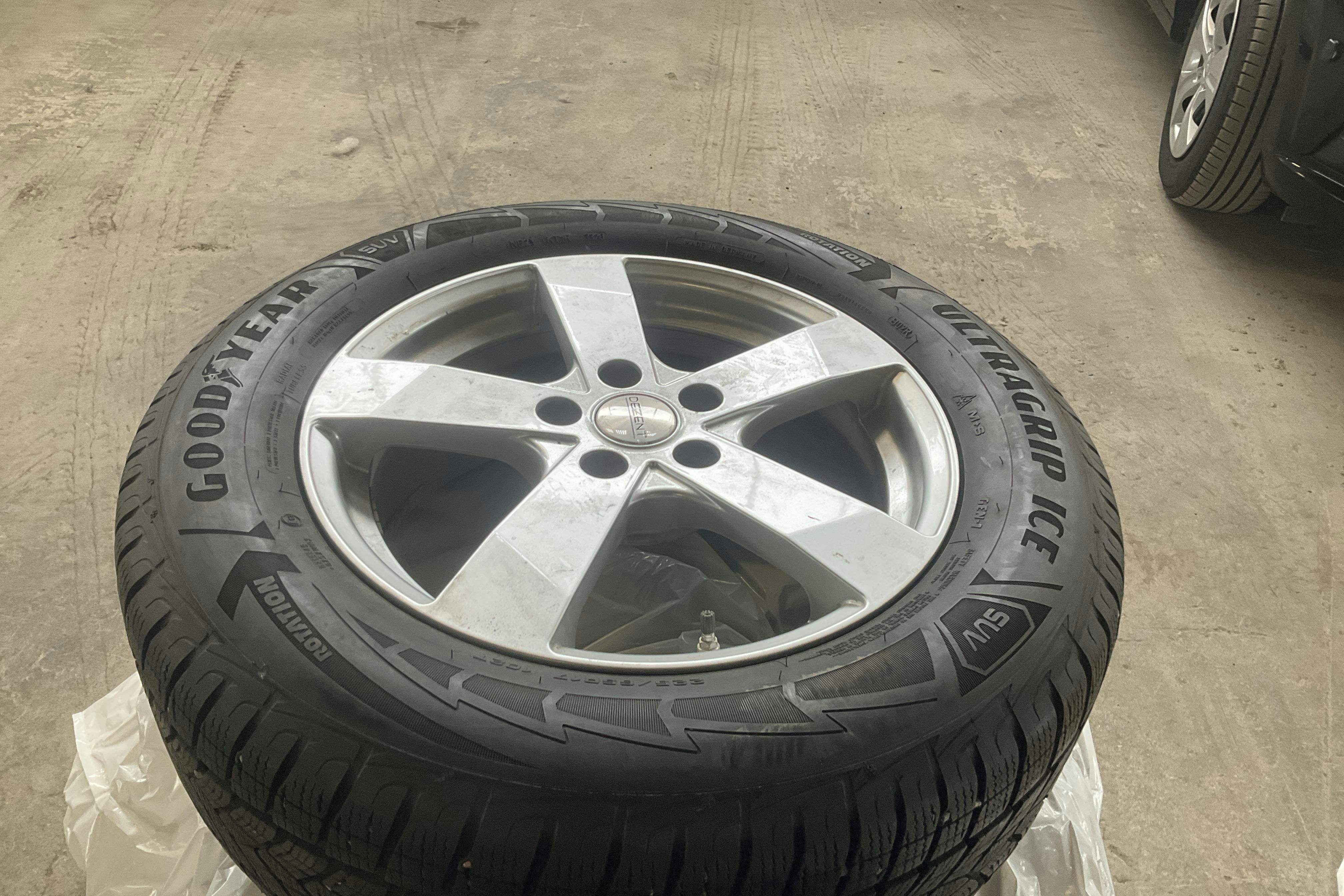 Vehicle Image 16