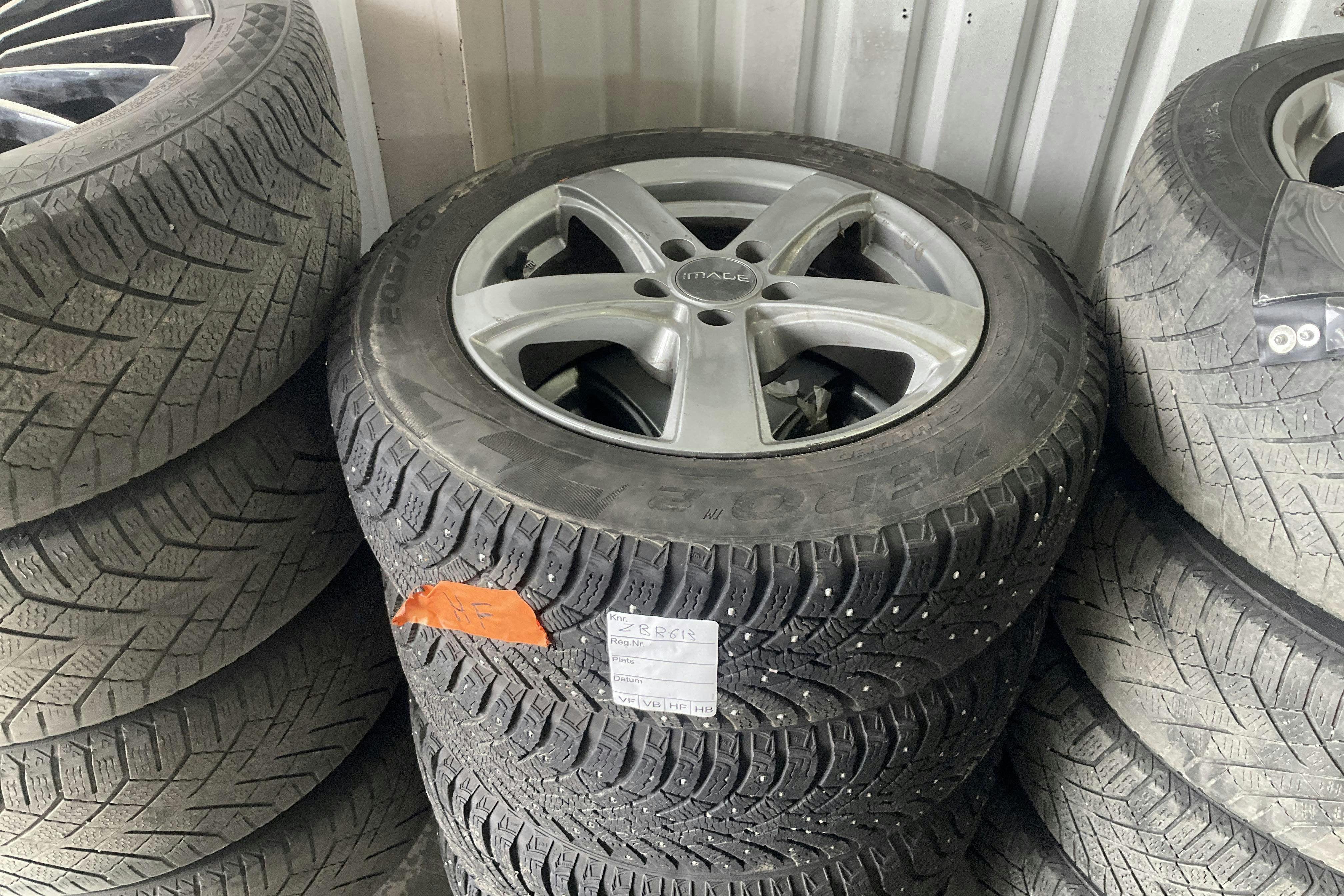 Vehicle Image 12