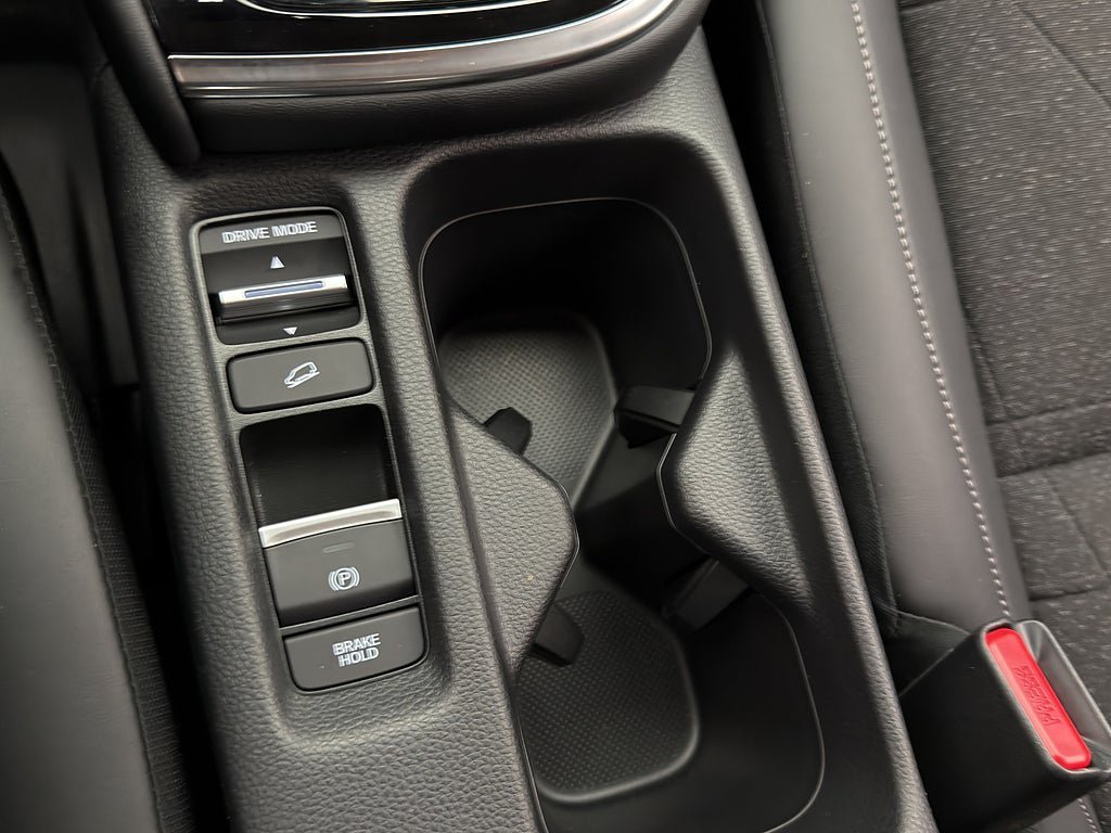 Vehicle Image 25