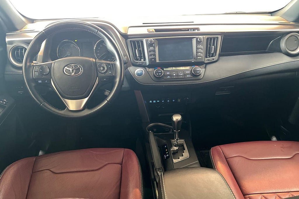 Vehicle Image 8