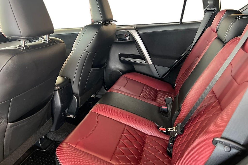 Vehicle Image 11