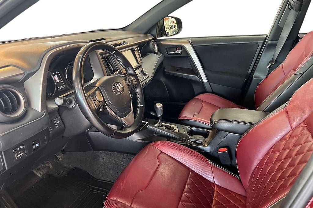Vehicle Image 12