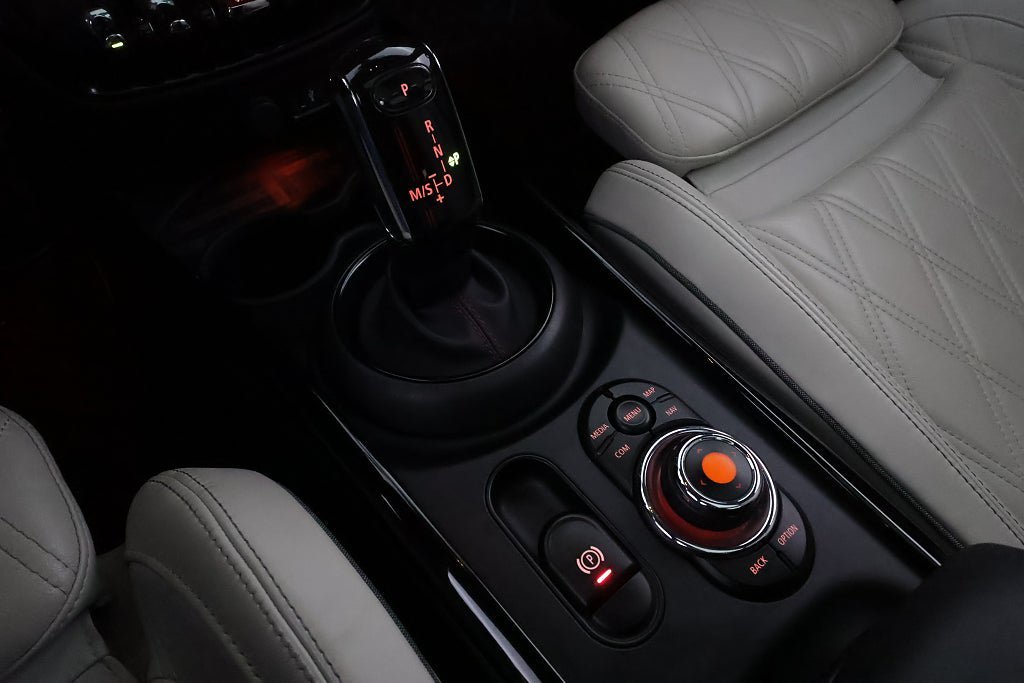 Vehicle Image 22