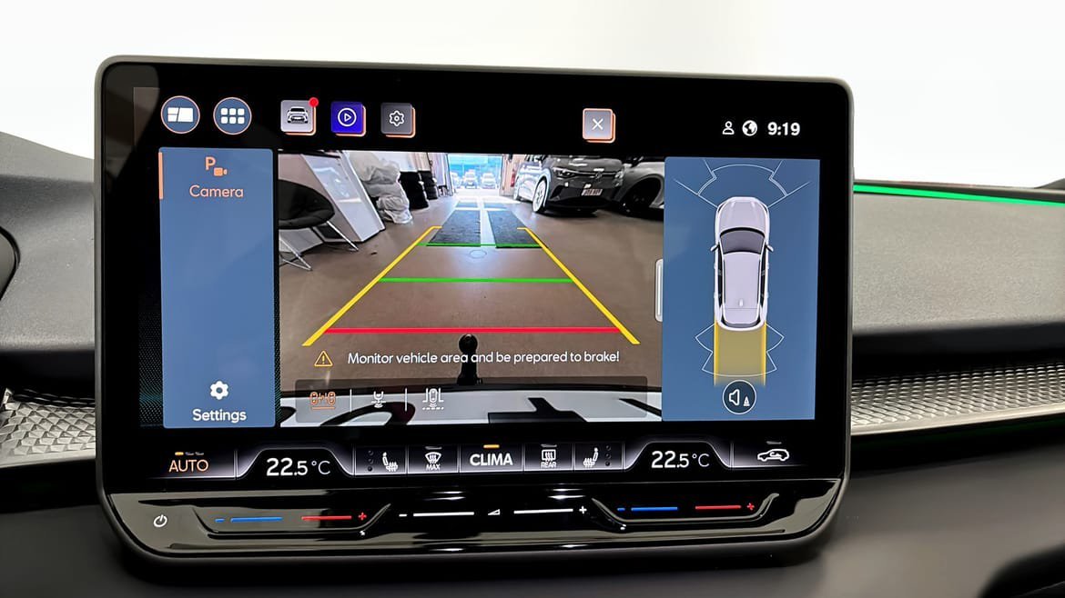 Vehicle Image 9