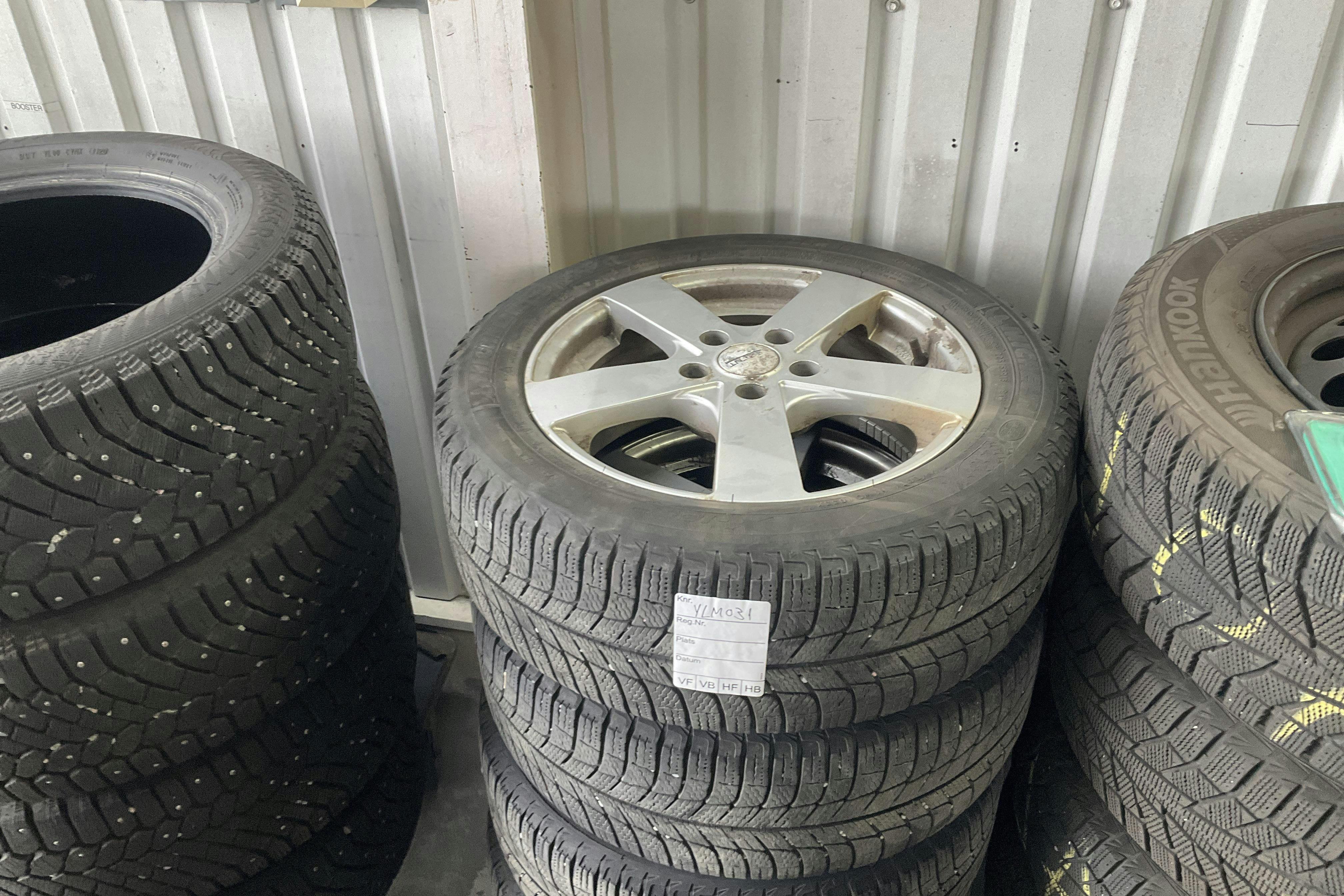 Vehicle Image 13