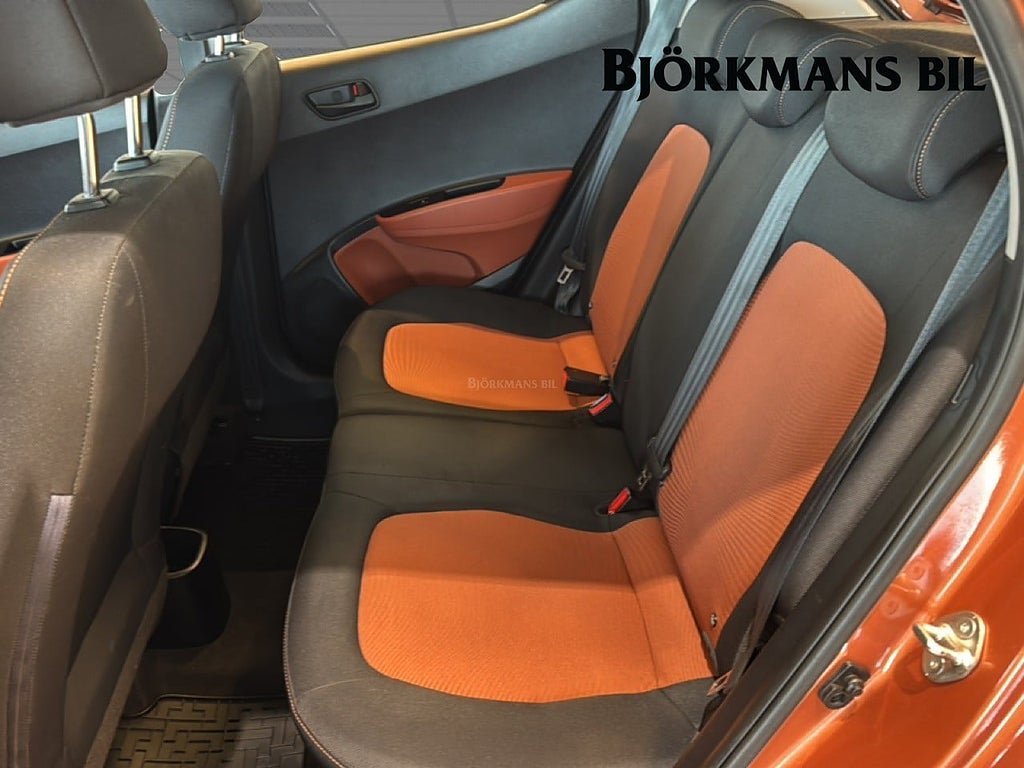 Vehicle Image 9