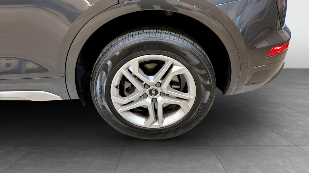 Vehicle Image 6
