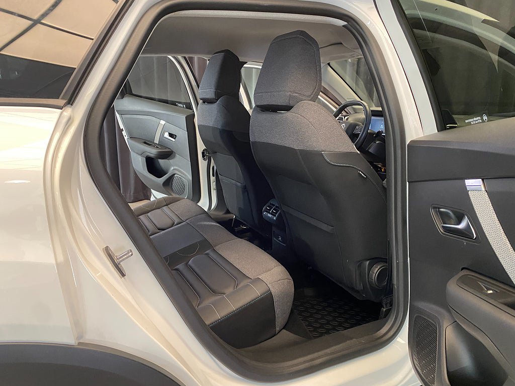 Vehicle Image 37