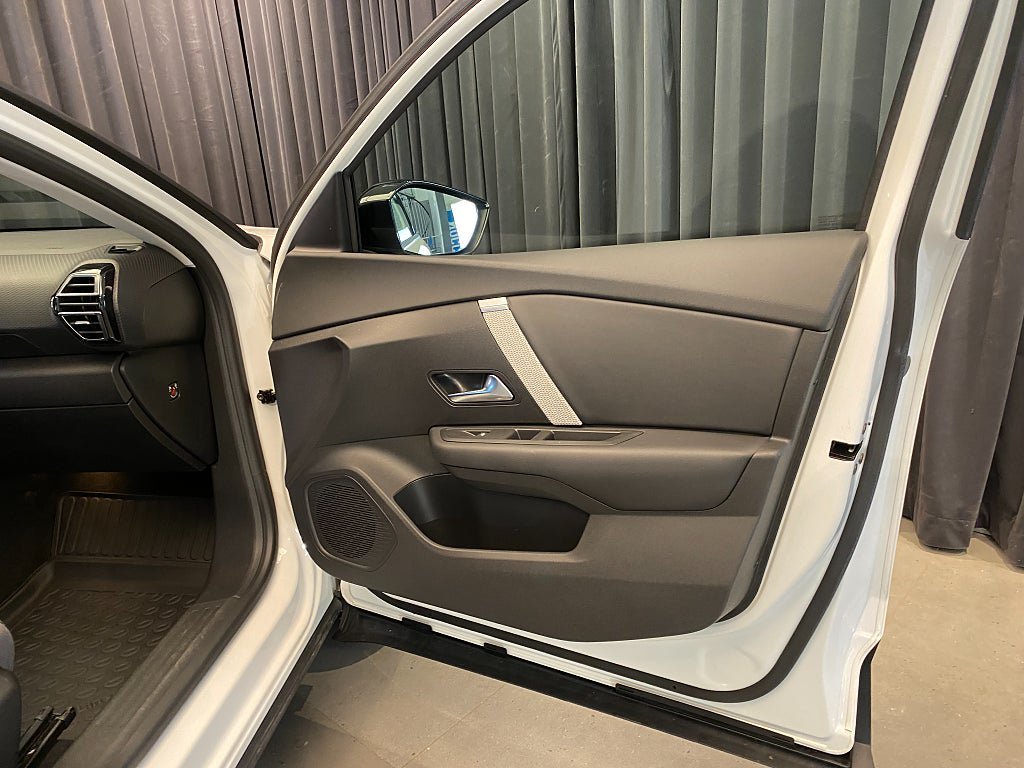 Vehicle Image 38
