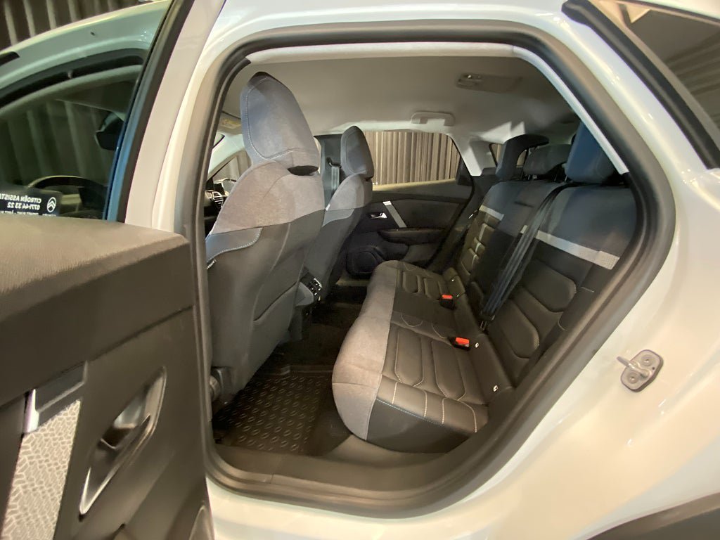 Vehicle Image 73