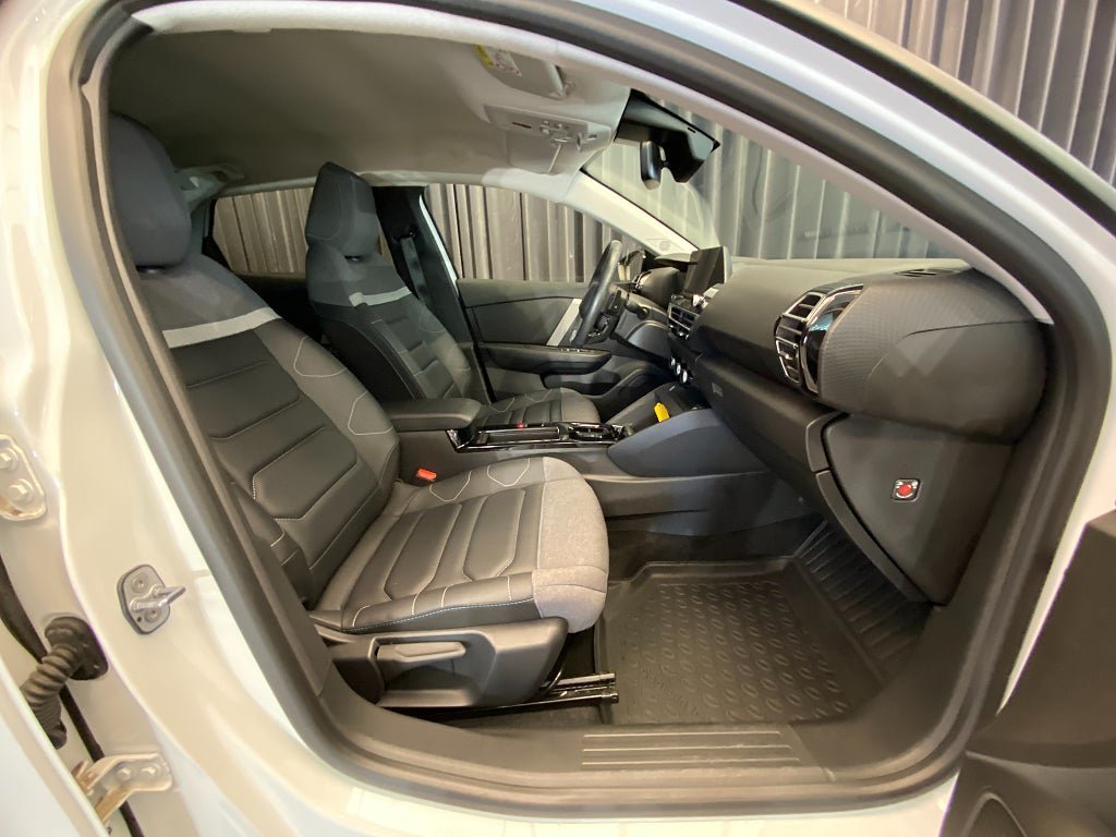 Vehicle Image 76