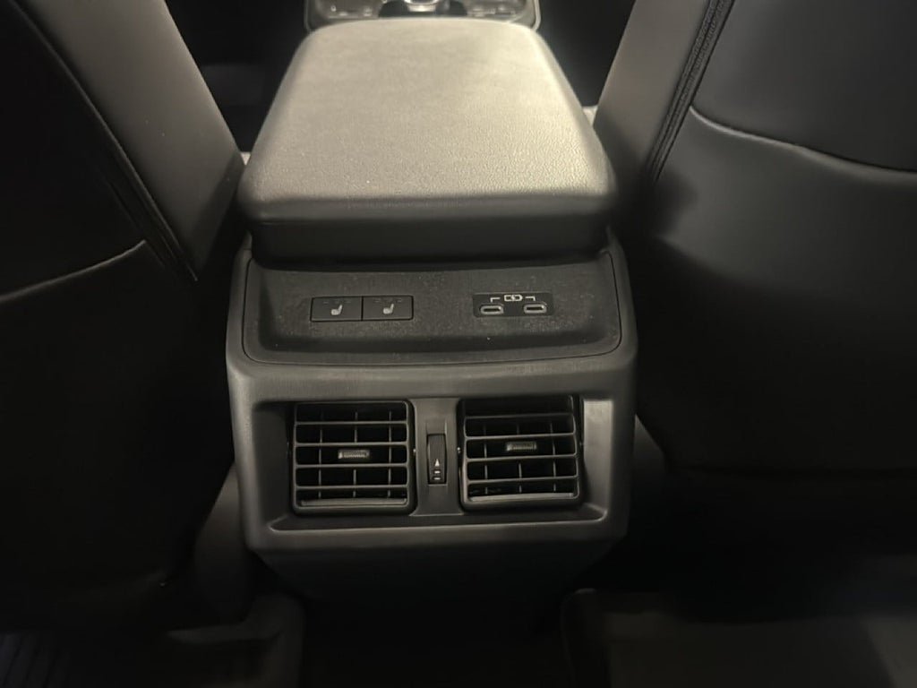 Vehicle Image 27