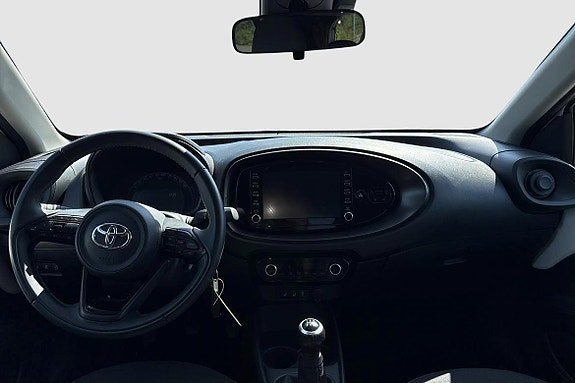 Vehicle Image 10