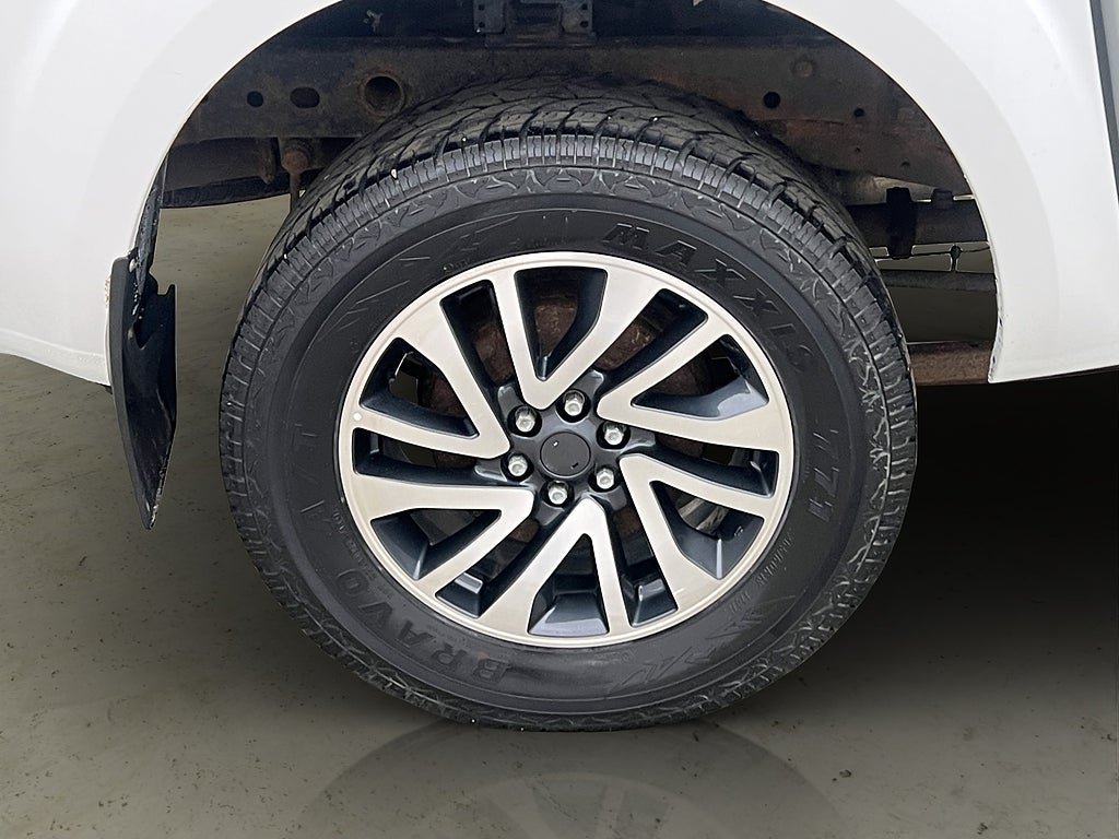 Vehicle Image 30
