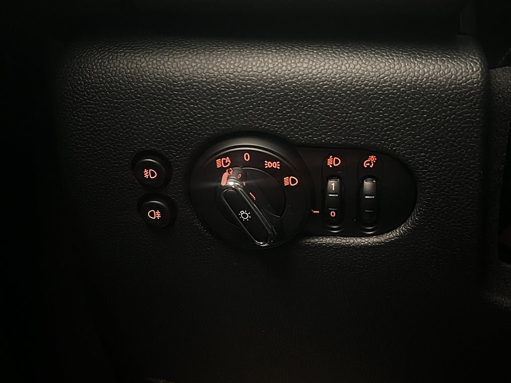 Vehicle Image 25