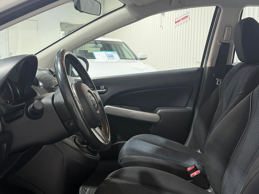 Vehicle Image 12