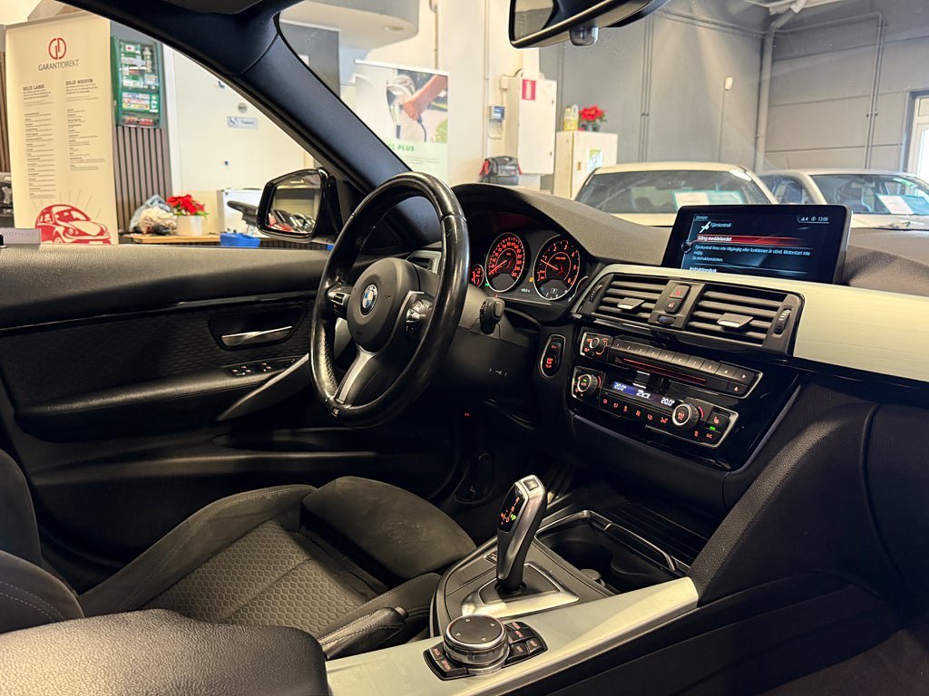 Vehicle Image 28