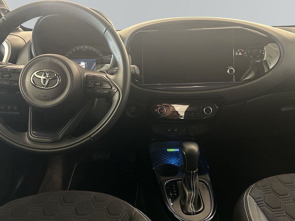 Vehicle Image 9