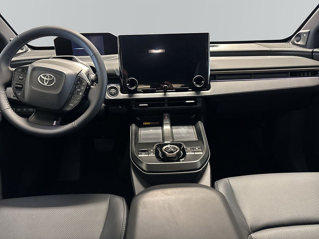 Vehicle Image 8