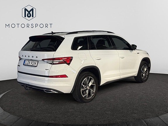 Vehicle Image 9