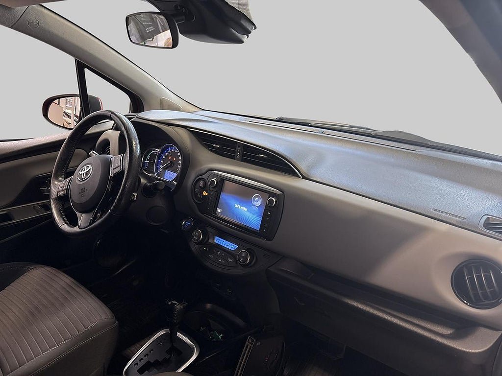 Vehicle Image 10