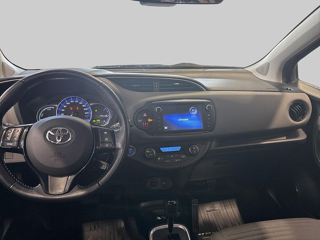 Vehicle Image 12