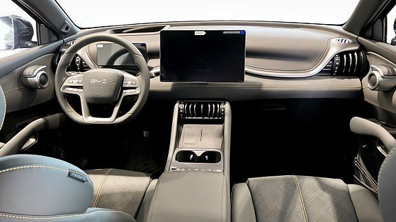 Vehicle Image 4