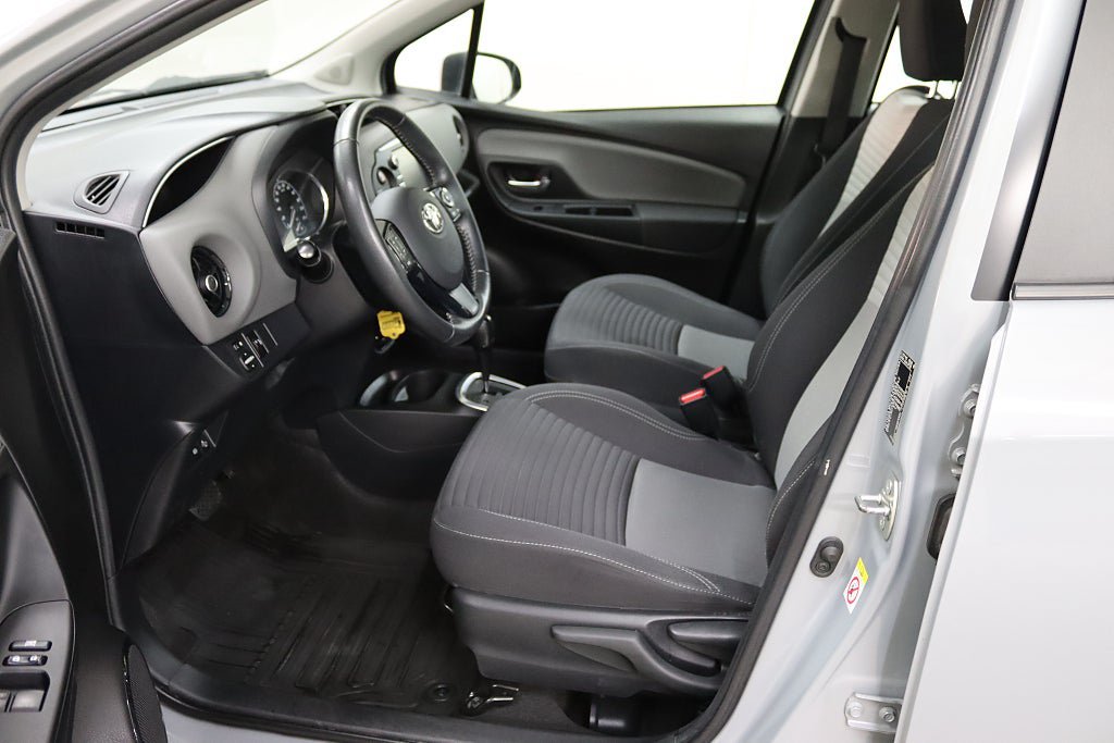 Vehicle Image 11