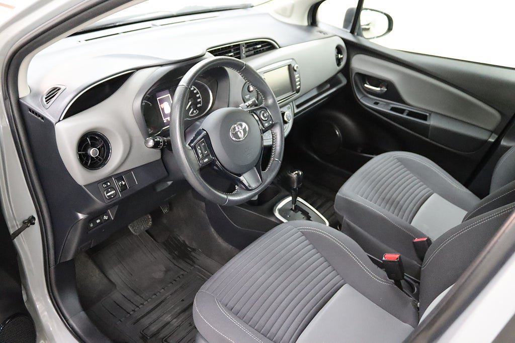Vehicle Image 12