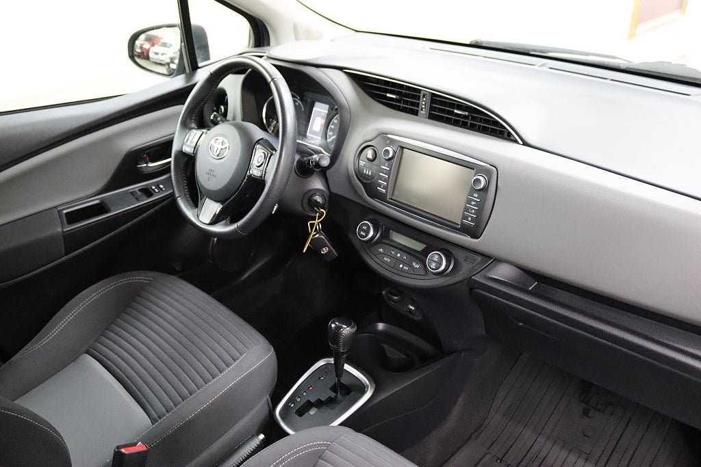 Vehicle Image 15