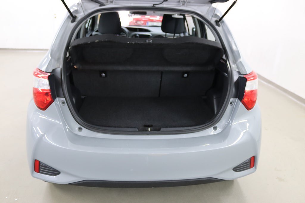 Vehicle Image 16