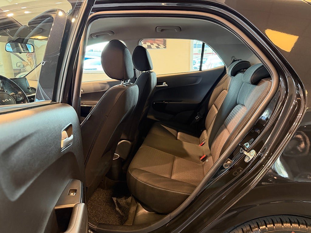 Vehicle Image 18