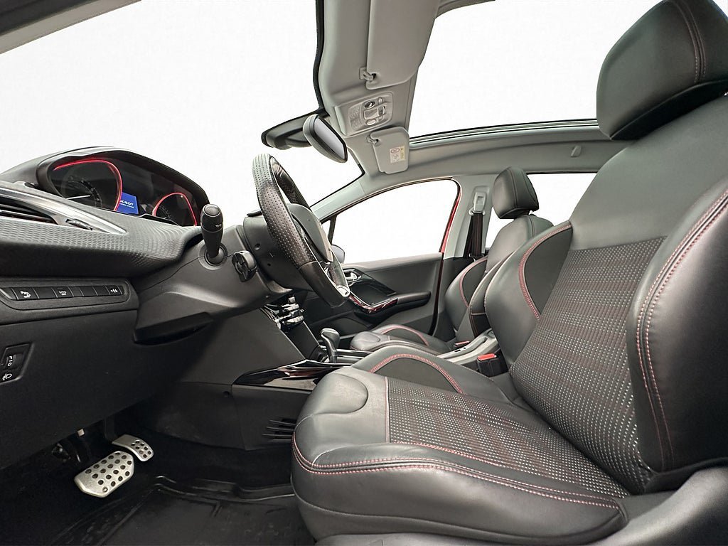 Vehicle Image 12
