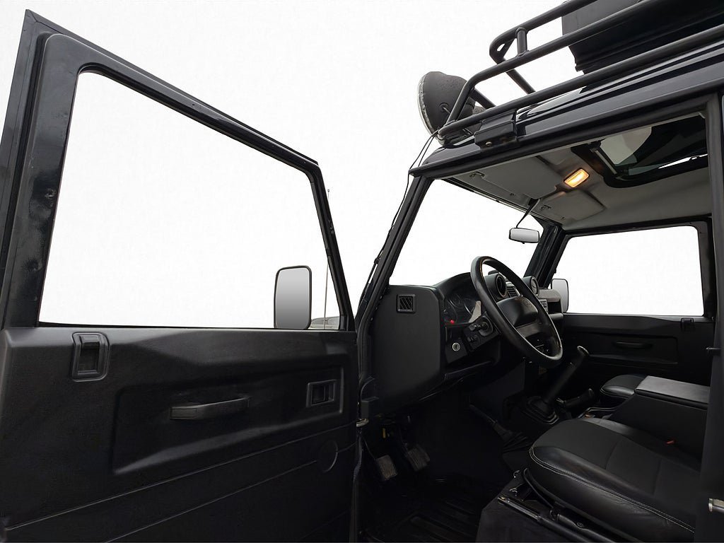 Vehicle Image 16
