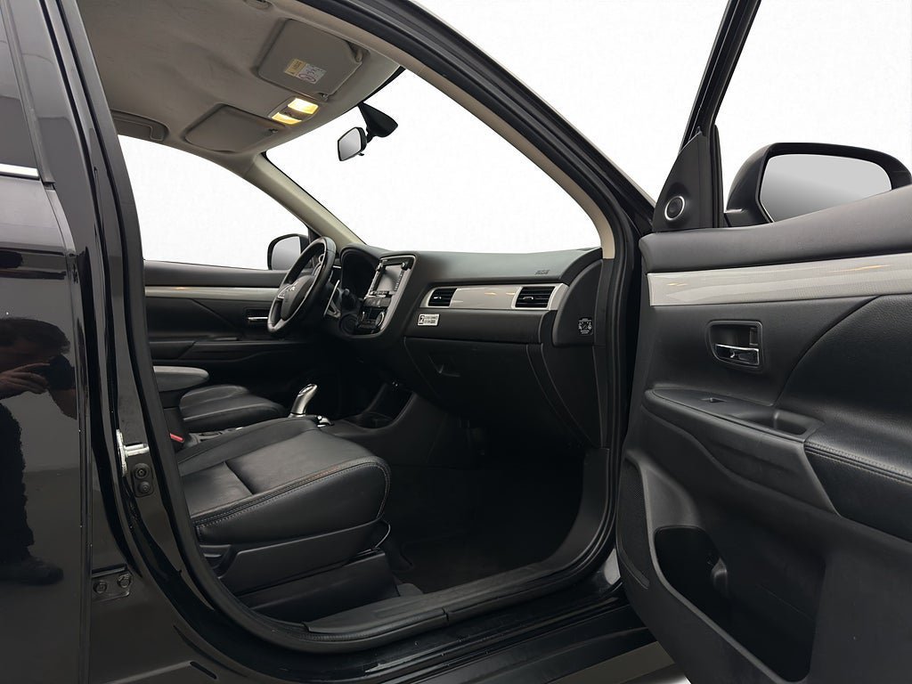 Vehicle Image 23